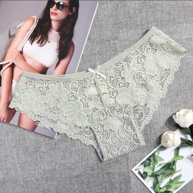 Culottes classiques en dentelle
