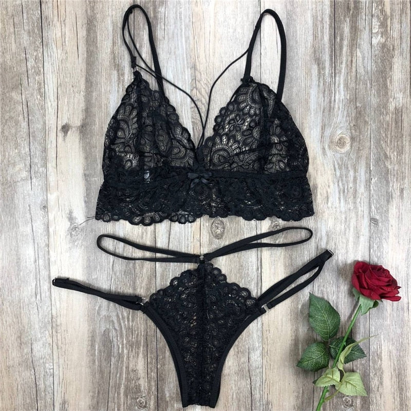 Ensemble de lingerie en dentelle à brides