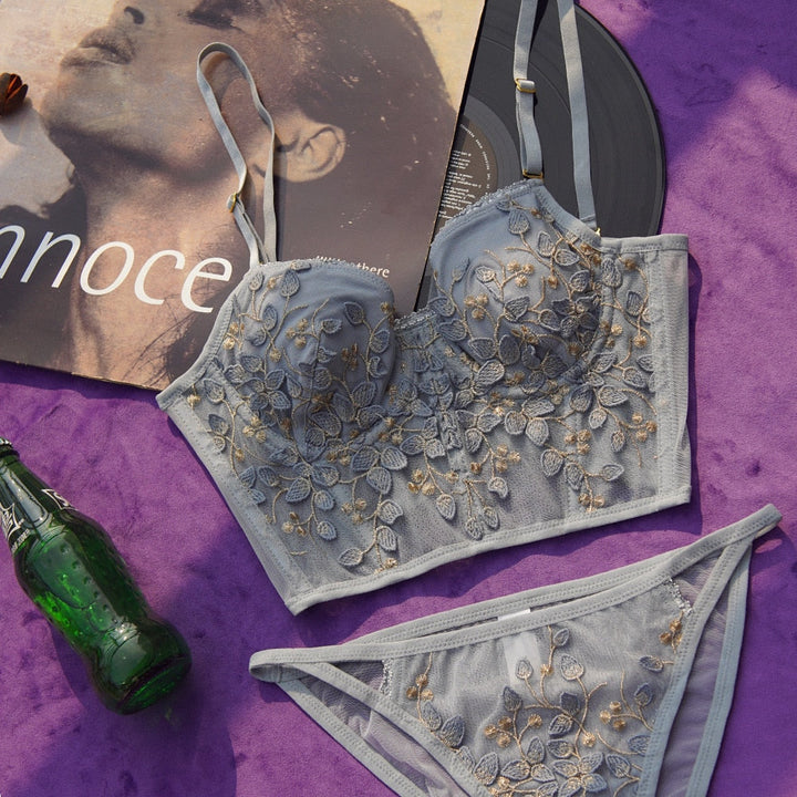 Ensemble de lingerie brodé