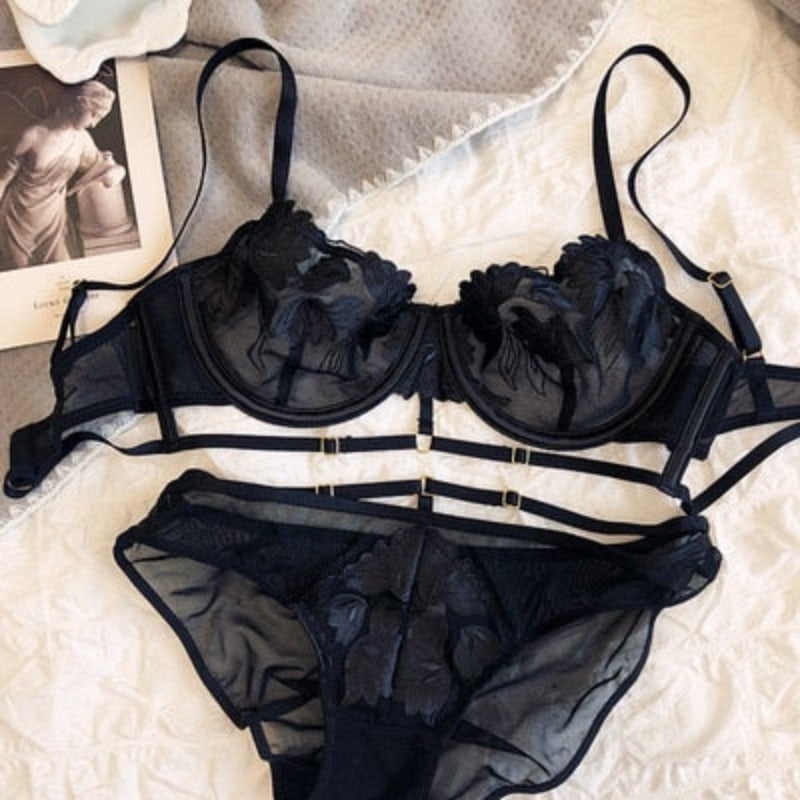 Ensemble de lingerie en dentelle à brides décoratives