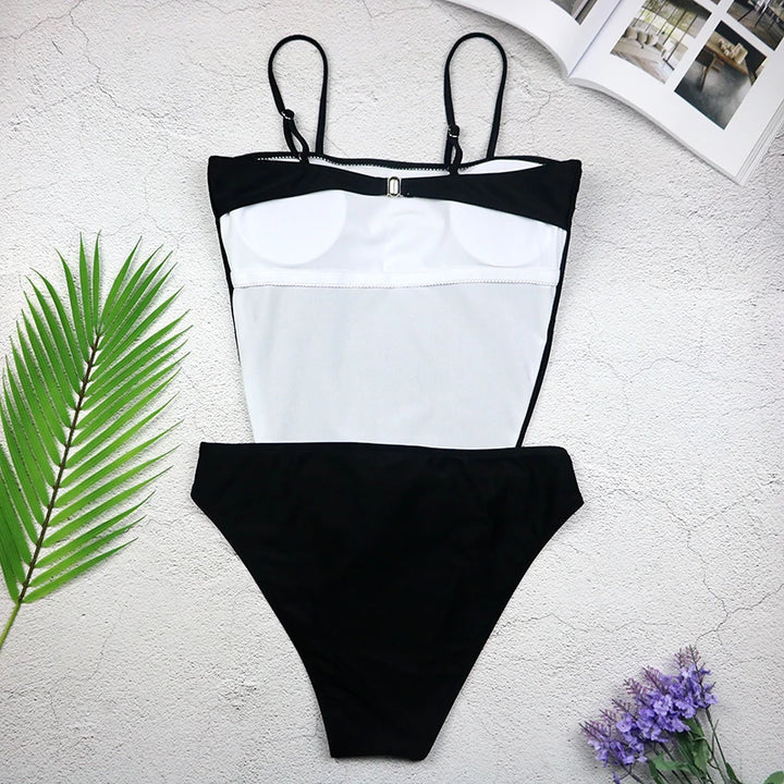 Maillot de bain une pièce avec découpe dans le dos