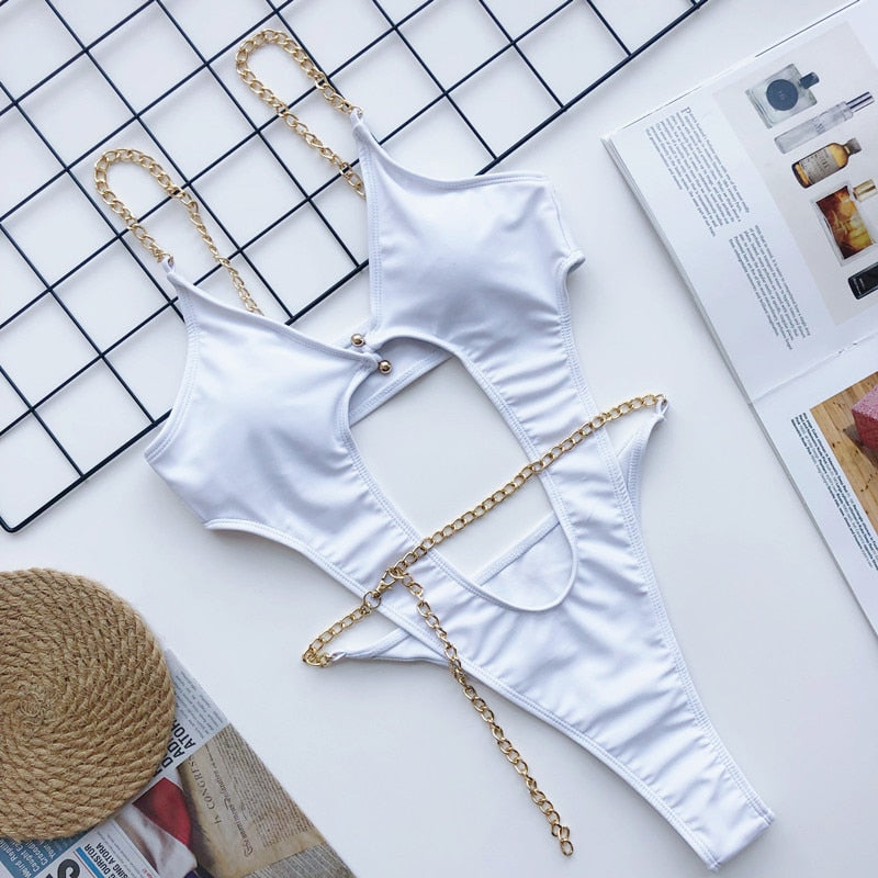 Maillot de bain une pièce à chaînettes décoratives et découpe