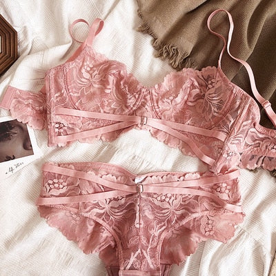 Ensemble de lingerie en dentelle transparente