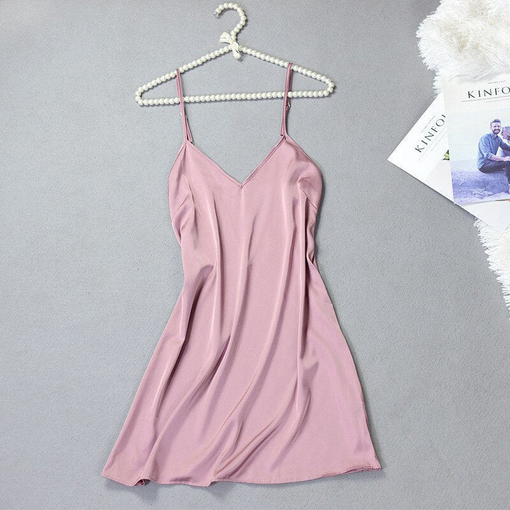 Chemise de nuit à fines bretelles à dos spectaculairement découpé