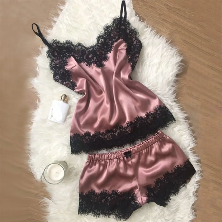 Lingerie de nuit en dentelle noire