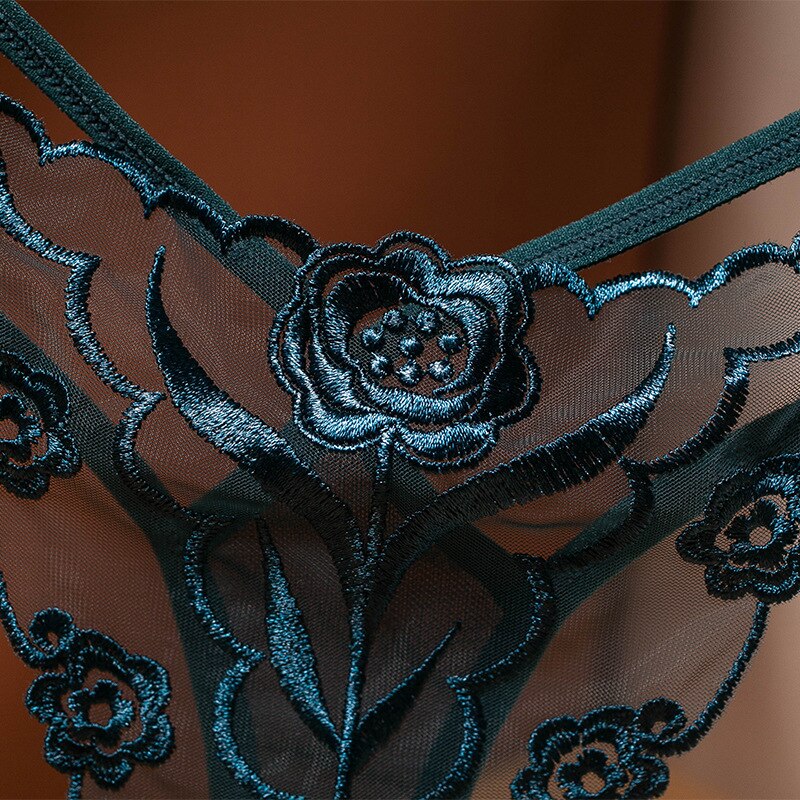 Strings transparents à broderie de roses