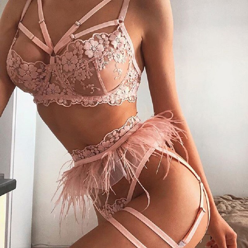 Ensemble de lingerie 3 pièces à volants et brides