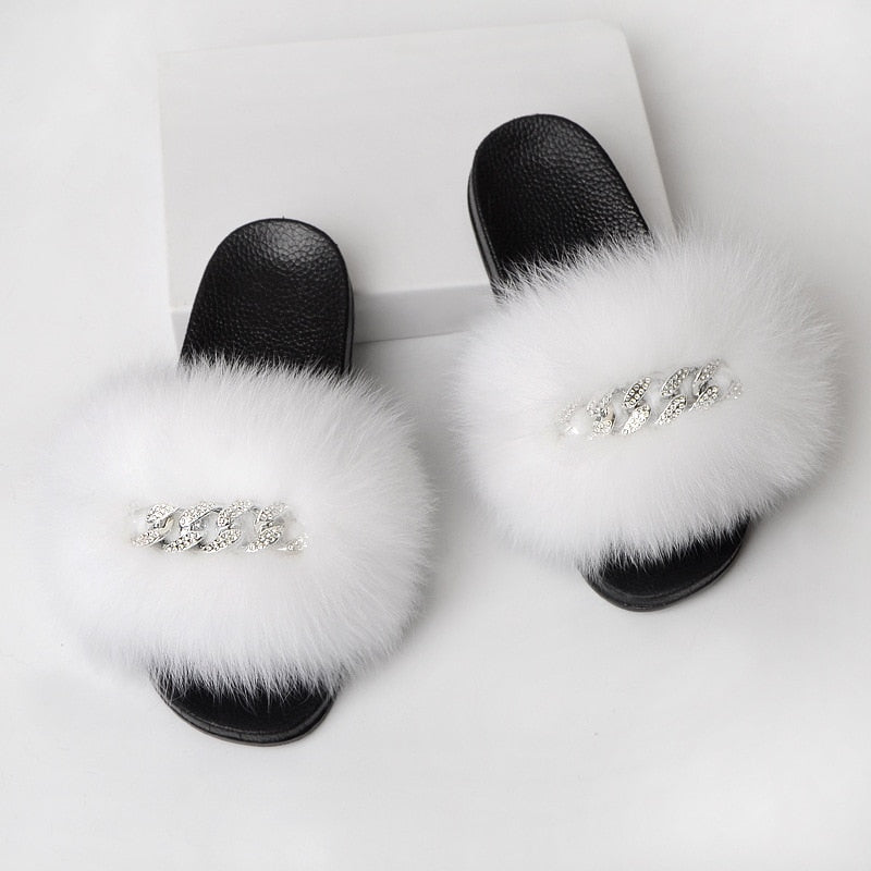 Chaussons en fausse fourrure à chaînette décorative
