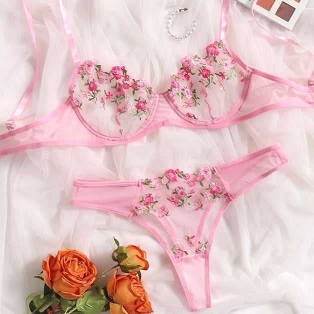 Ensemble de lingerie en dentelle florale