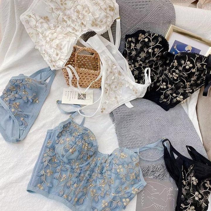 Ensemble de lingerie brodé