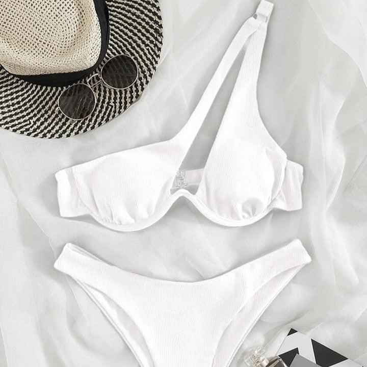 Maillot de bain 2 pièces sur une épaule