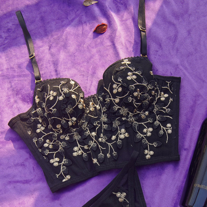 Ensemble de lingerie brodé