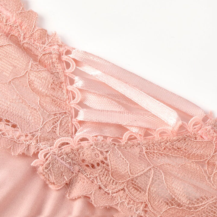 Strings en dentelle à nœuds