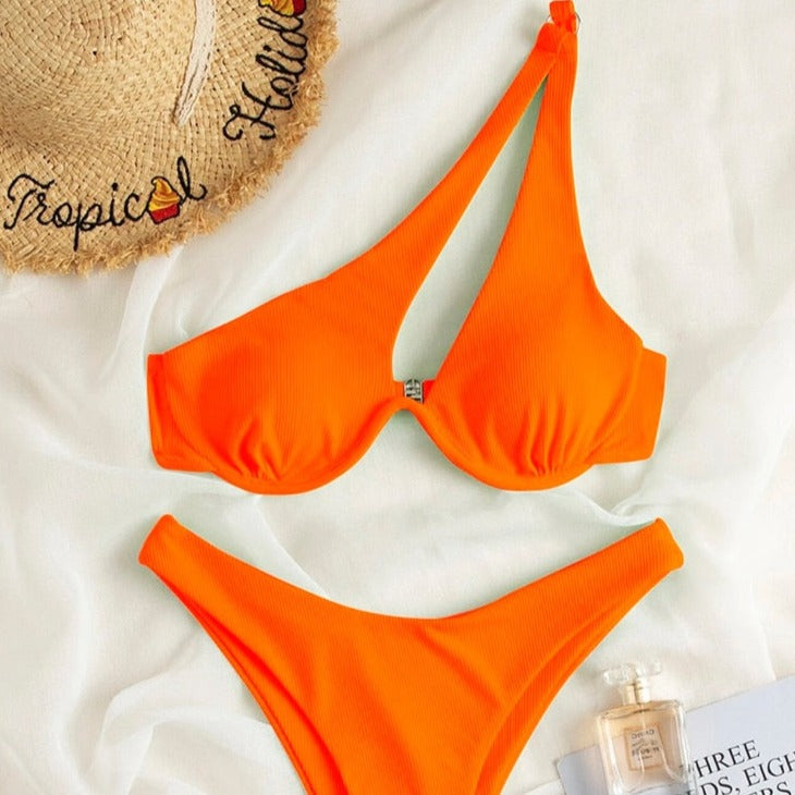 Maillot de bain 2 pièces sur une épaule