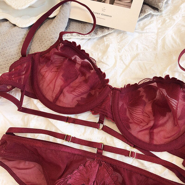 Ensemble de lingerie en dentelle à brides décoratives