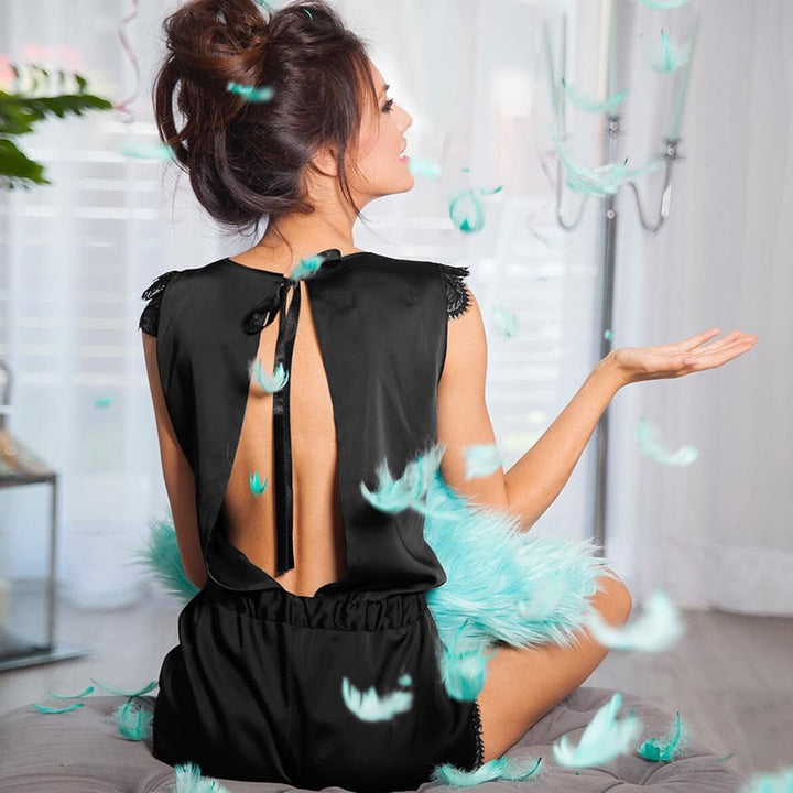 Lingerie de nuit à dos découpé