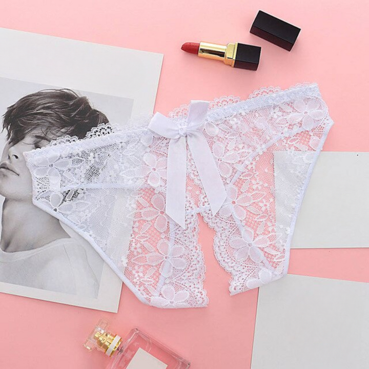 Culottes en dentelle à découpe