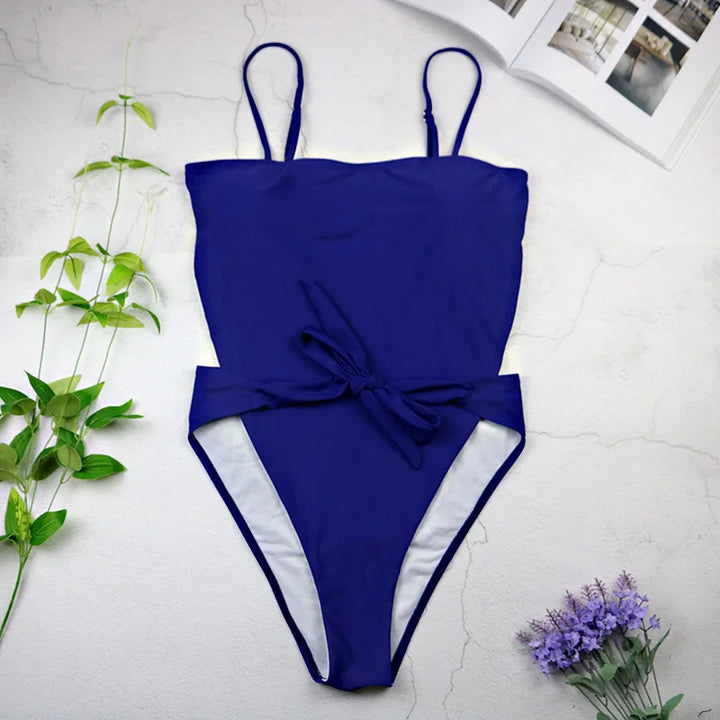Maillot de bain une pièce avec découpe dans le dos
