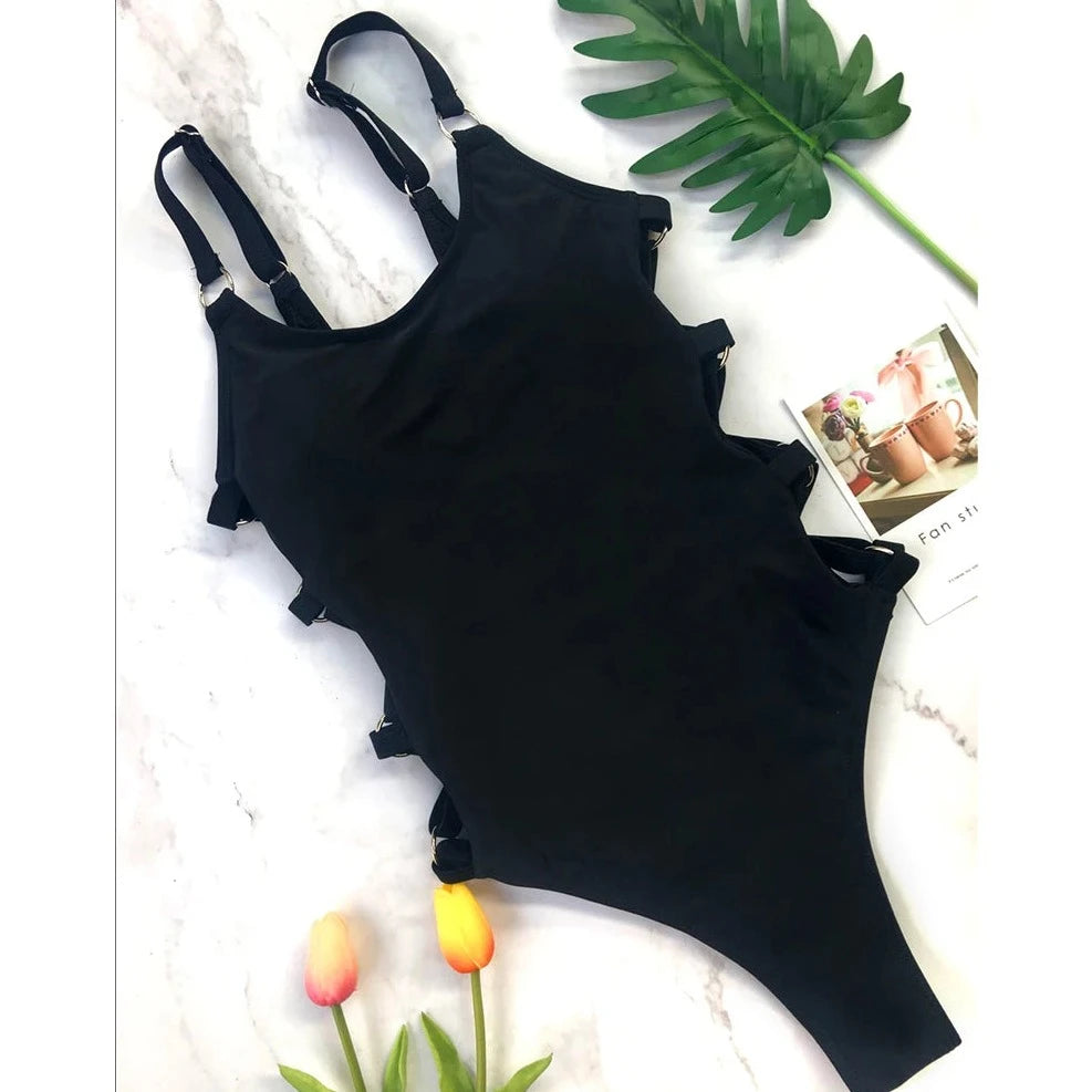 Maillot de bain avec découpes sur les côtés