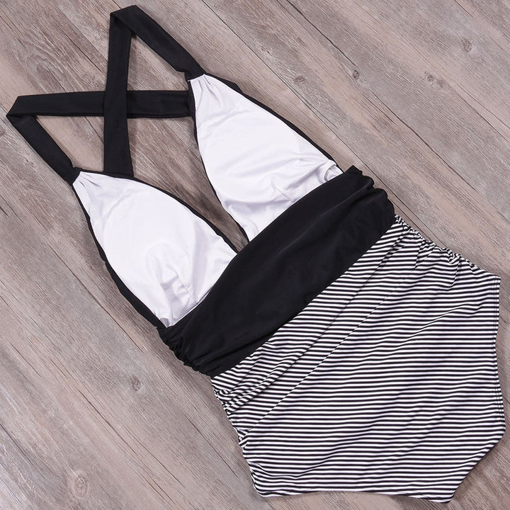 Maillot de bain une pièce à décolleté halter et fronces sculptantes à rayures