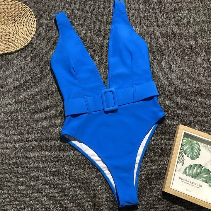 Maillot de bain à ceinture et décolleté plongeant