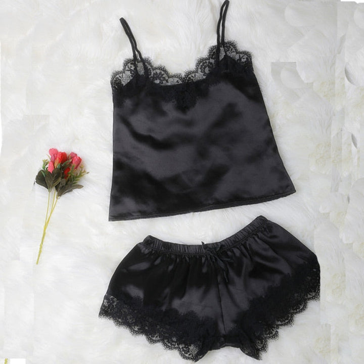 Lingerie de nuit en dentelle noire