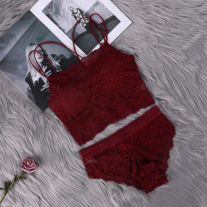 Ensemble en dentelle avec top