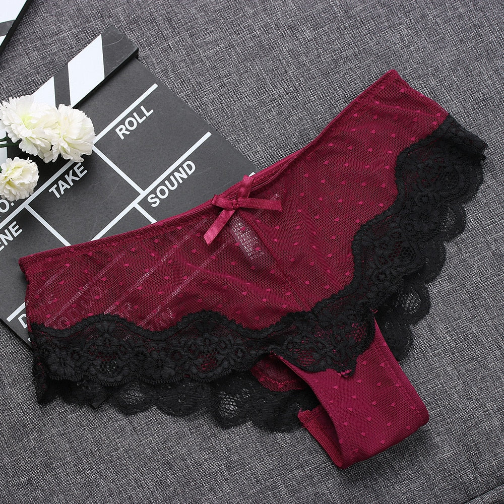 Culottes en dentelle à pois délicats