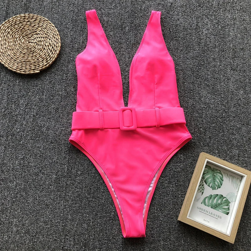 Maillot de bain avec ceinture et décolleté profond