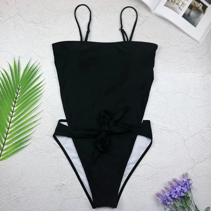 Maillot de bain une pièce avec découpe dans le dos