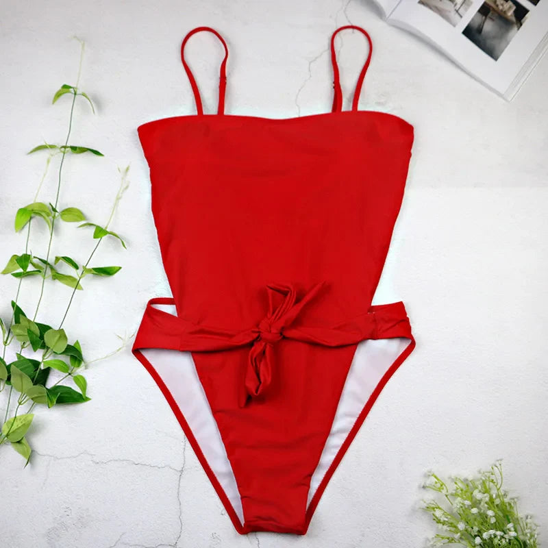 Maillot de bain une pièce à dos découpé