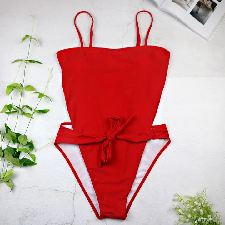 Maillot de bain une pièce à dos découpé
