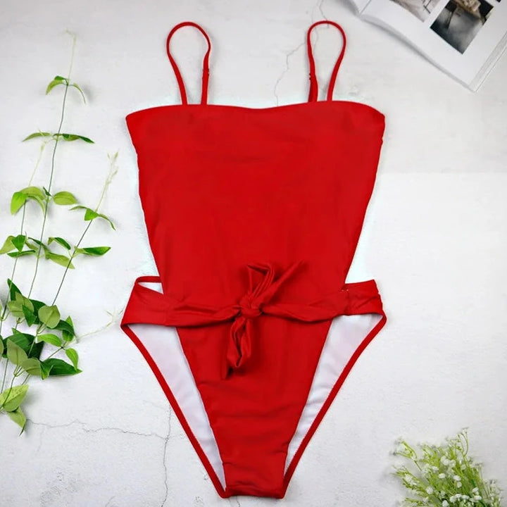 Maillot de bain une pièce avec découpe dans le dos