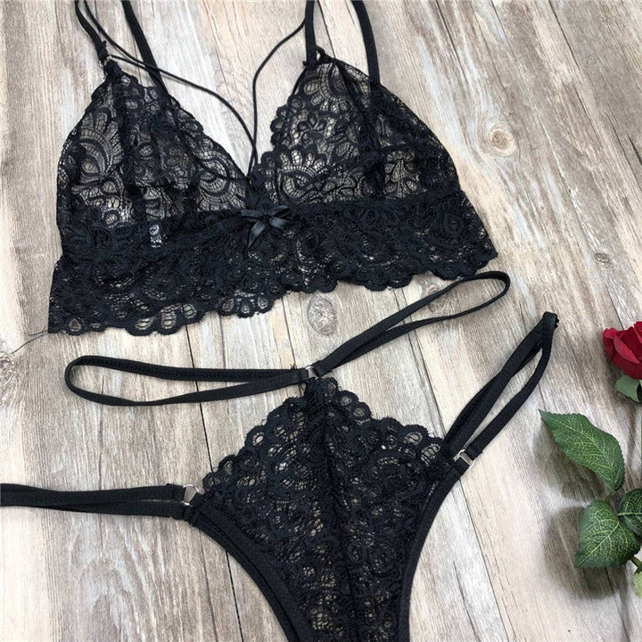 Ensemble de lingerie en dentelle à brides