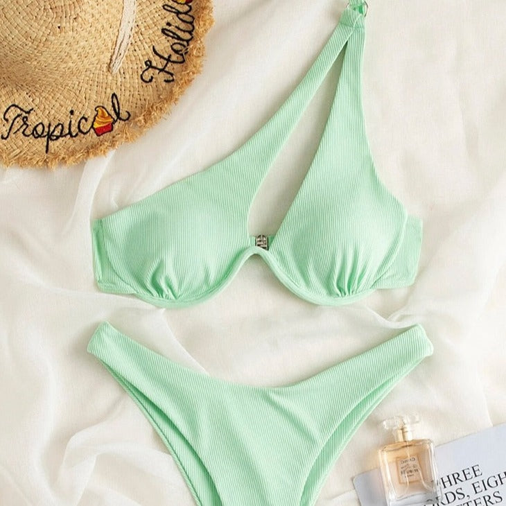 Maillot de bain 2 pièces sur une épaule