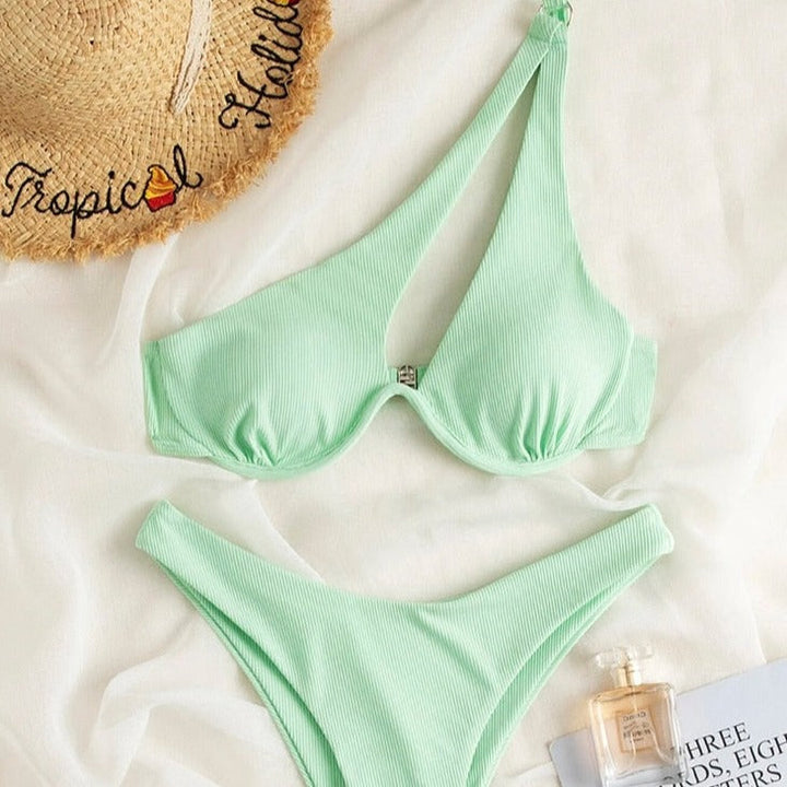 Maillot de bain 2 pièces sur une épaule