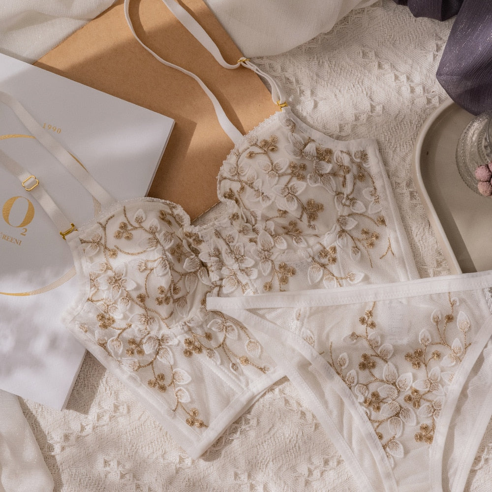 Ensemble de lingerie brodé