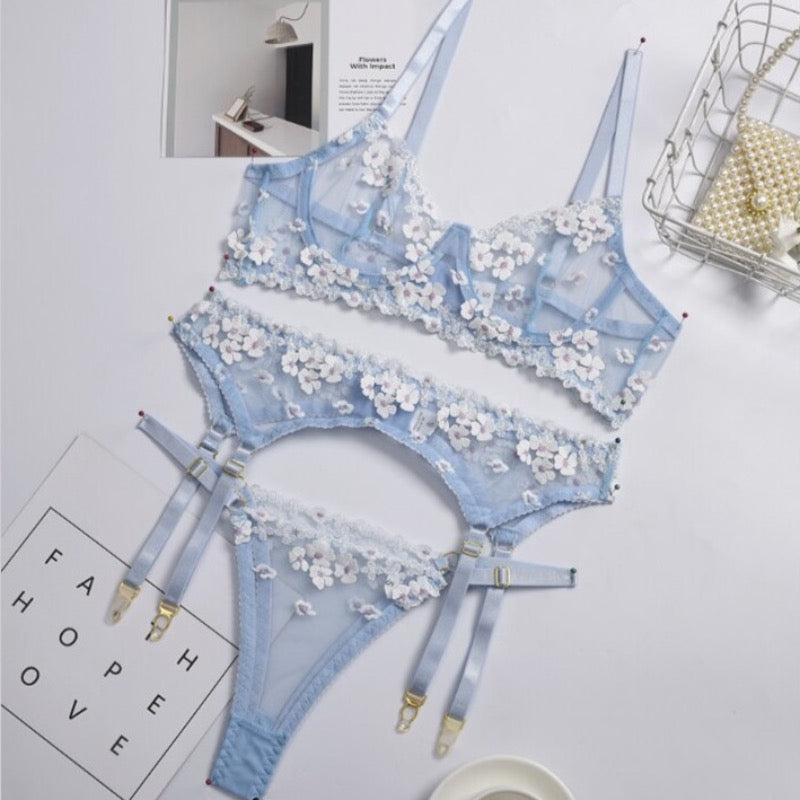 Ensemble de lingerie 3 pièces à petites fleurs