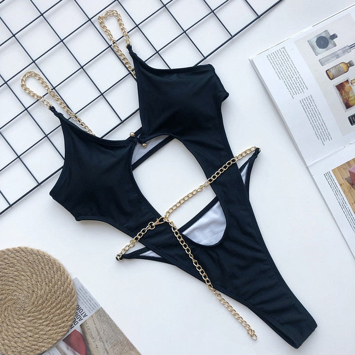 Maillot de bain une pièce à chaînettes décoratives et découpe