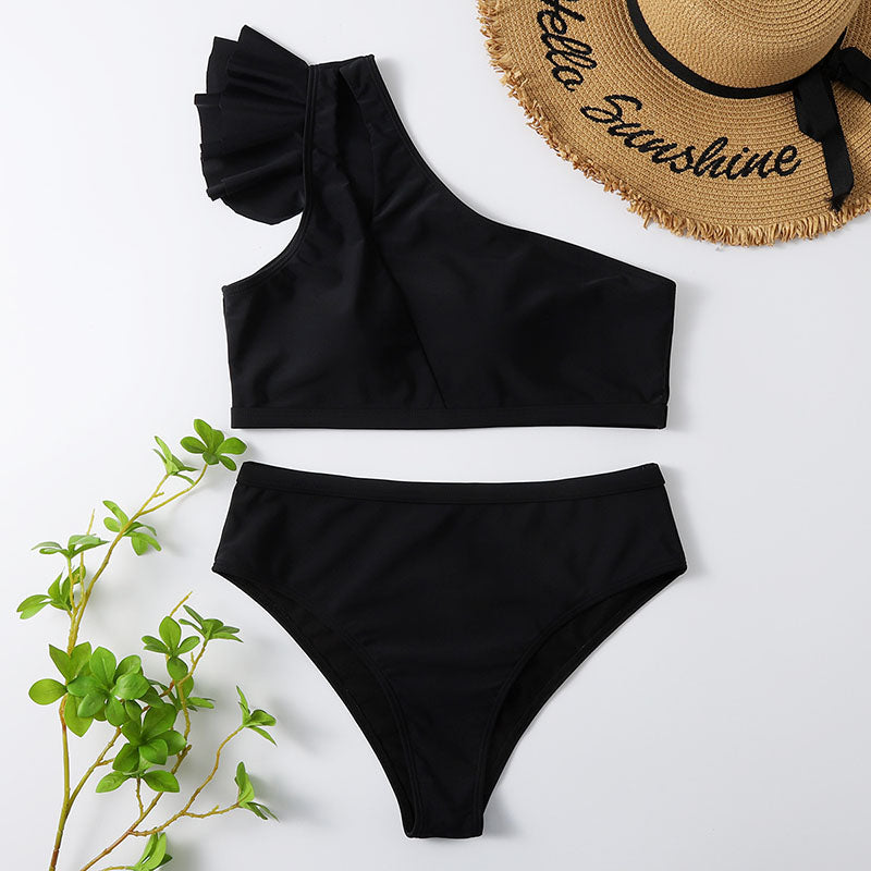 Maillot de bain 2 pièces sur une épaule à volant