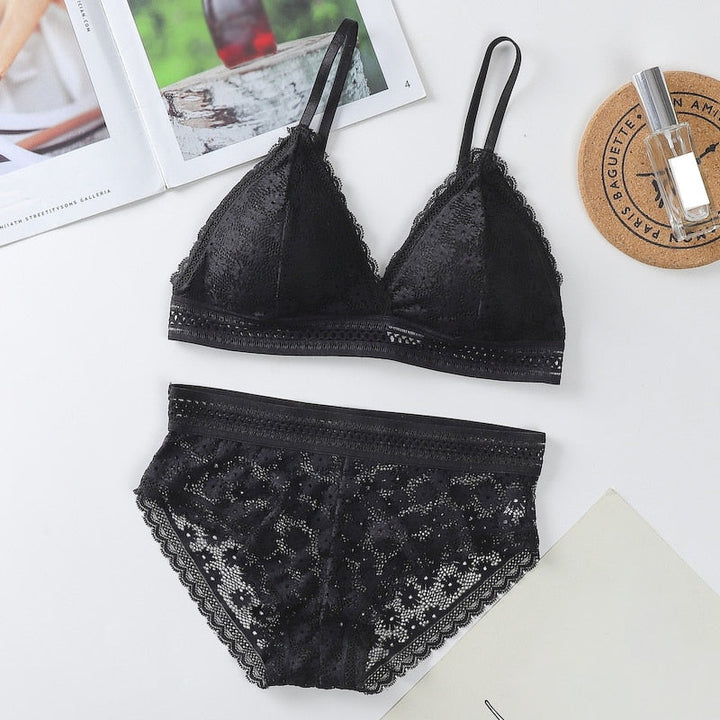 Lingerie en dentelle à finitions décoratives