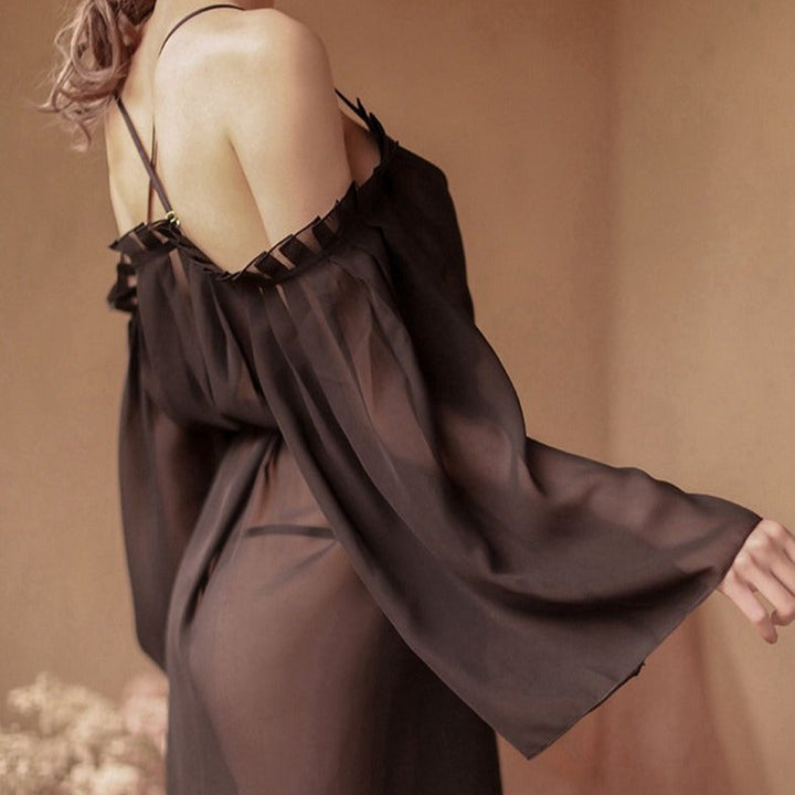 Peignoir à épaules dénudées