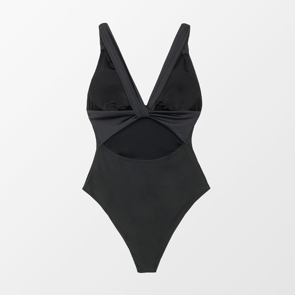 Maillot de bain une pièce à fronces raffinées et décolleté V profond