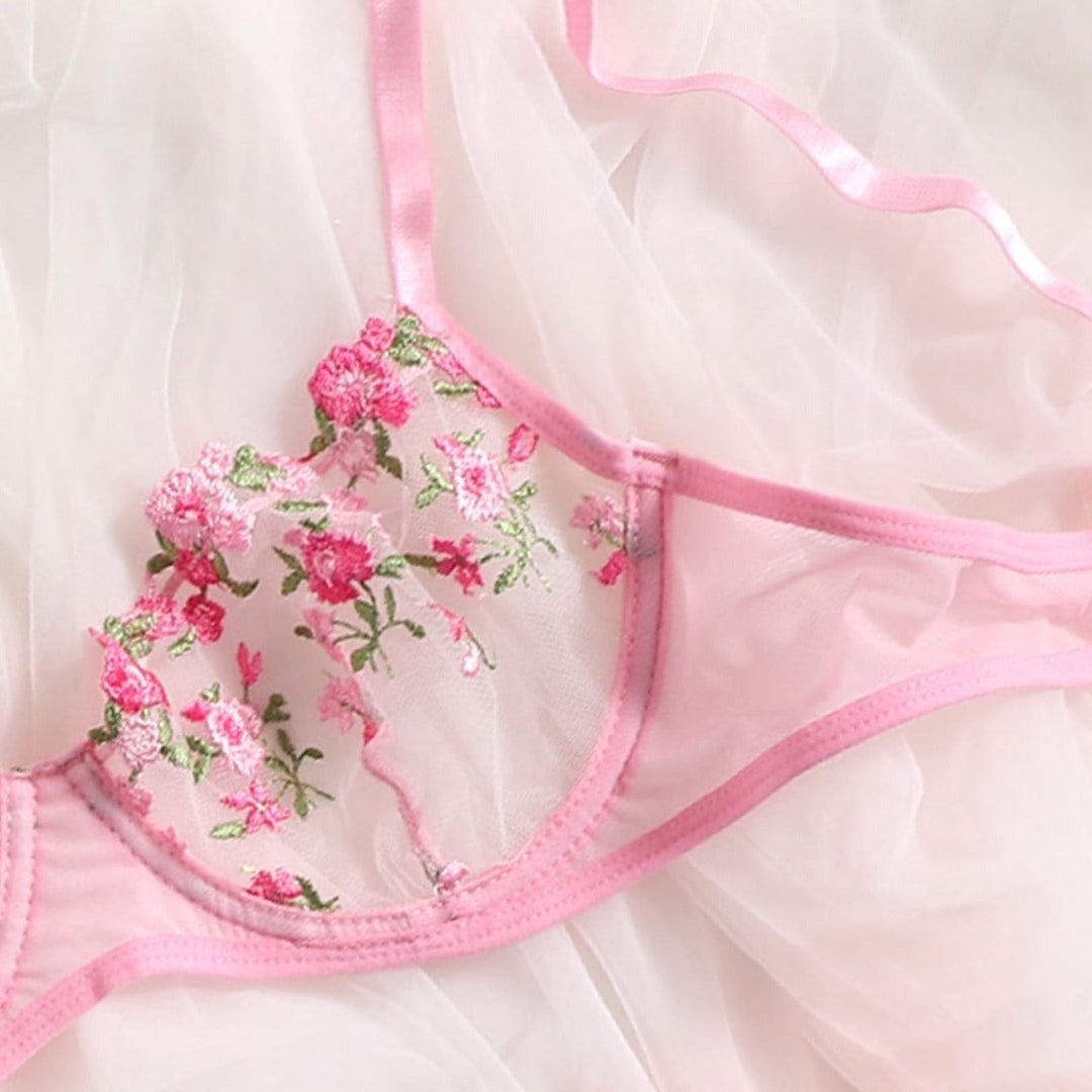 Ensemble de lingerie en dentelle florale