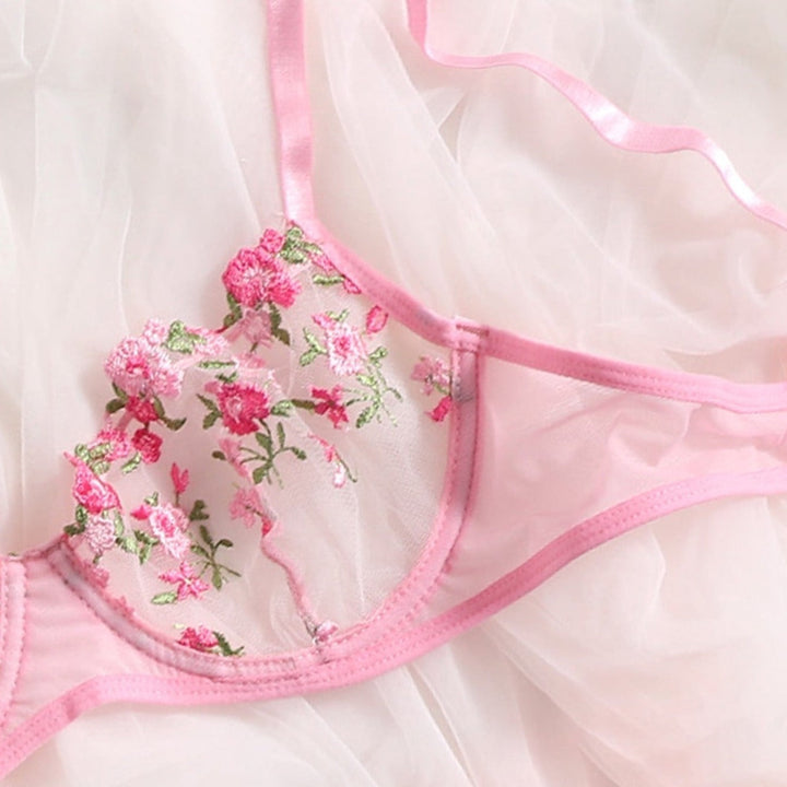 Ensemble de lingerie en dentelle florale