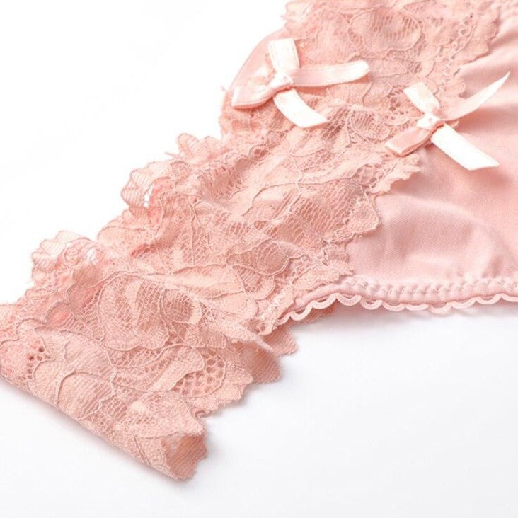 Strings en dentelle à nœuds
