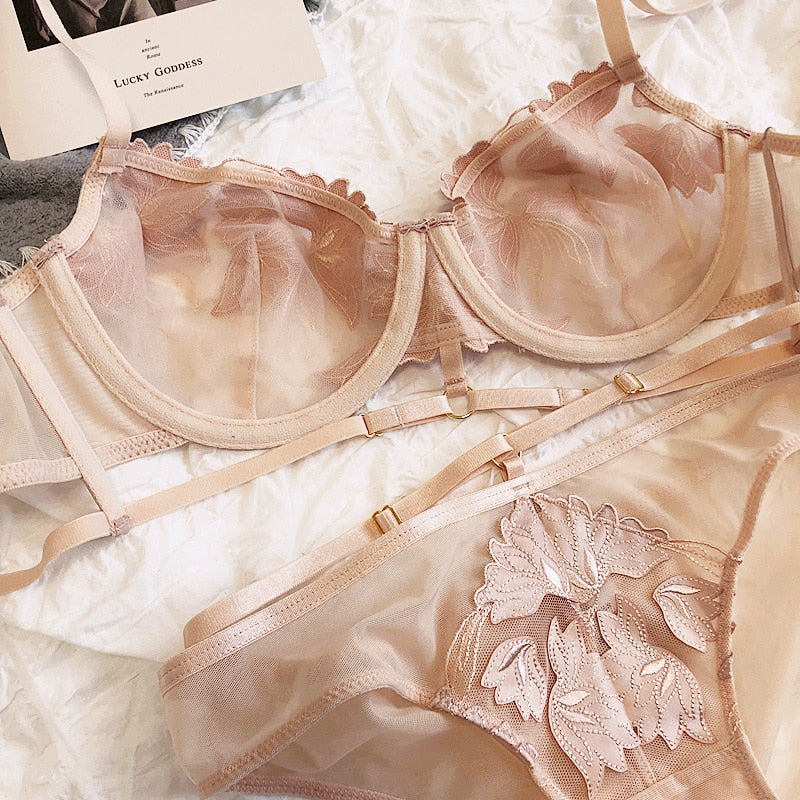 Ensemble de lingerie en dentelle à brides décoratives