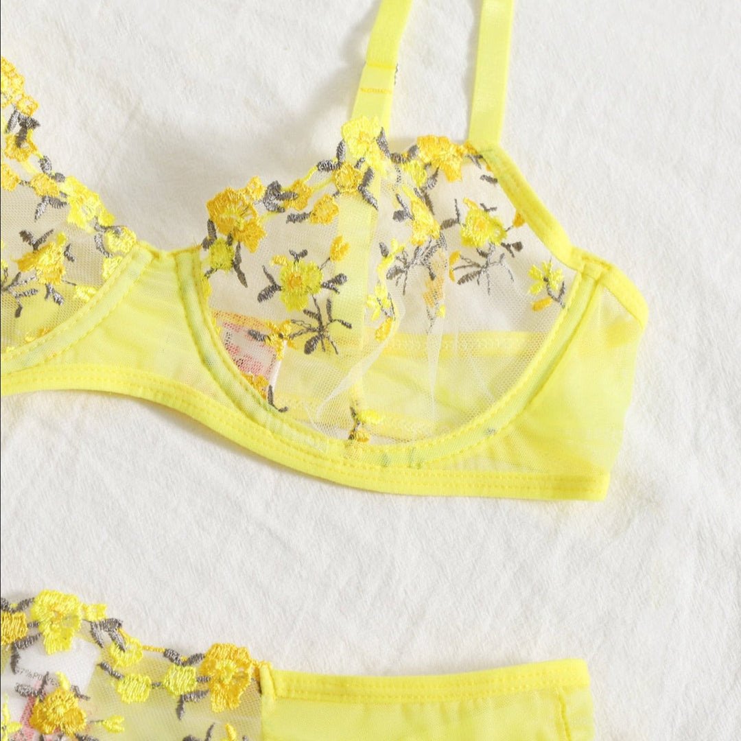 Ensemble de lingerie en dentelle florale