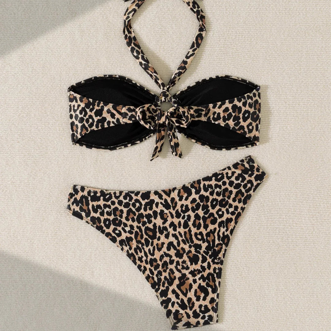Maillot de bain à anneau métallique