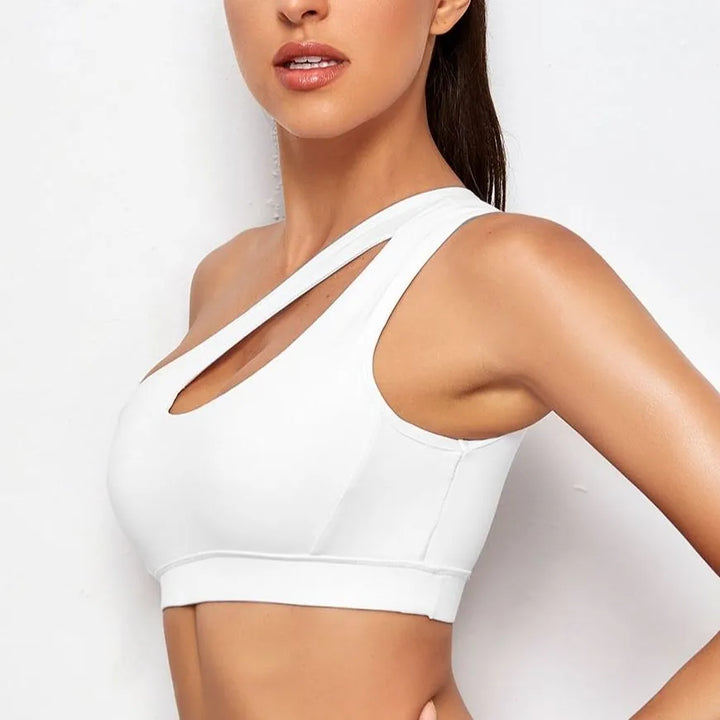 Soutien-gorge de sport sur une épaule